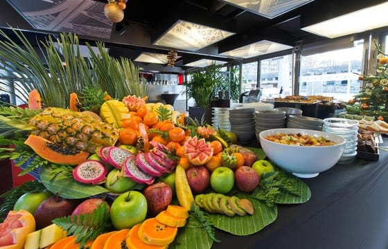 Private Eiffel Tour & Paris Seine River Lunch or Dinner Cruise