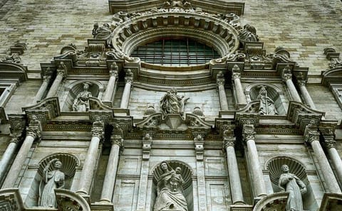 Private Walking Tour of Girona's Historic Sites and Landmarks