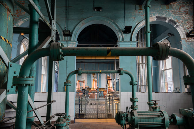 Belfast : Giants Causeway and Titanic Distillers Whiskey tasting tour 8