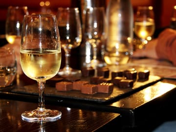 Private Wine and Cheese Tasting Experience in Paris