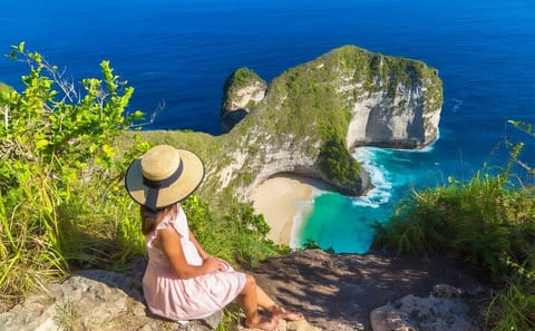 Full-Day Adventure Tour to T-Rex Beach in Nusa Penida