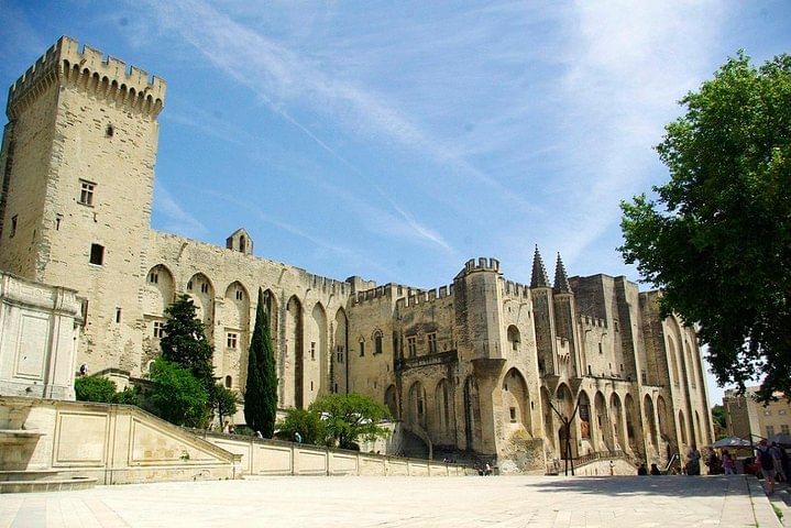 Aix en Provence and Avignon city of Popes Private Tour