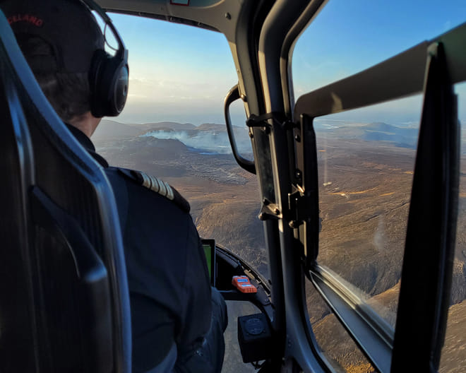 Volcano Craters & Hot Springs Landing Helicopter Tour from Reykjavík 7