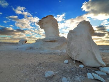 2-Day Adventure Tour of Black and White Desert from Cairo