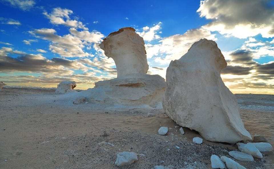 2-Day Adventure Tour of Black and White Desert from Cairo