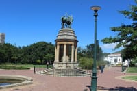Statue in Company Gardens