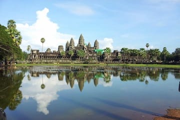 Private 2-Day Tour of Angkor Wat and Tonle Sap Lake