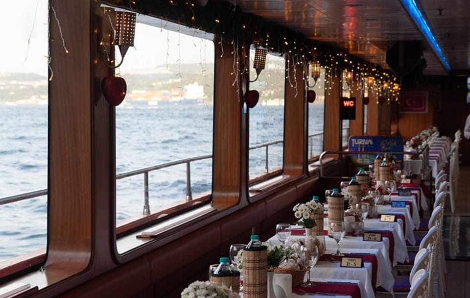 Bosphorus Dinner Cruise with Turkish Entertainment in Istanbul