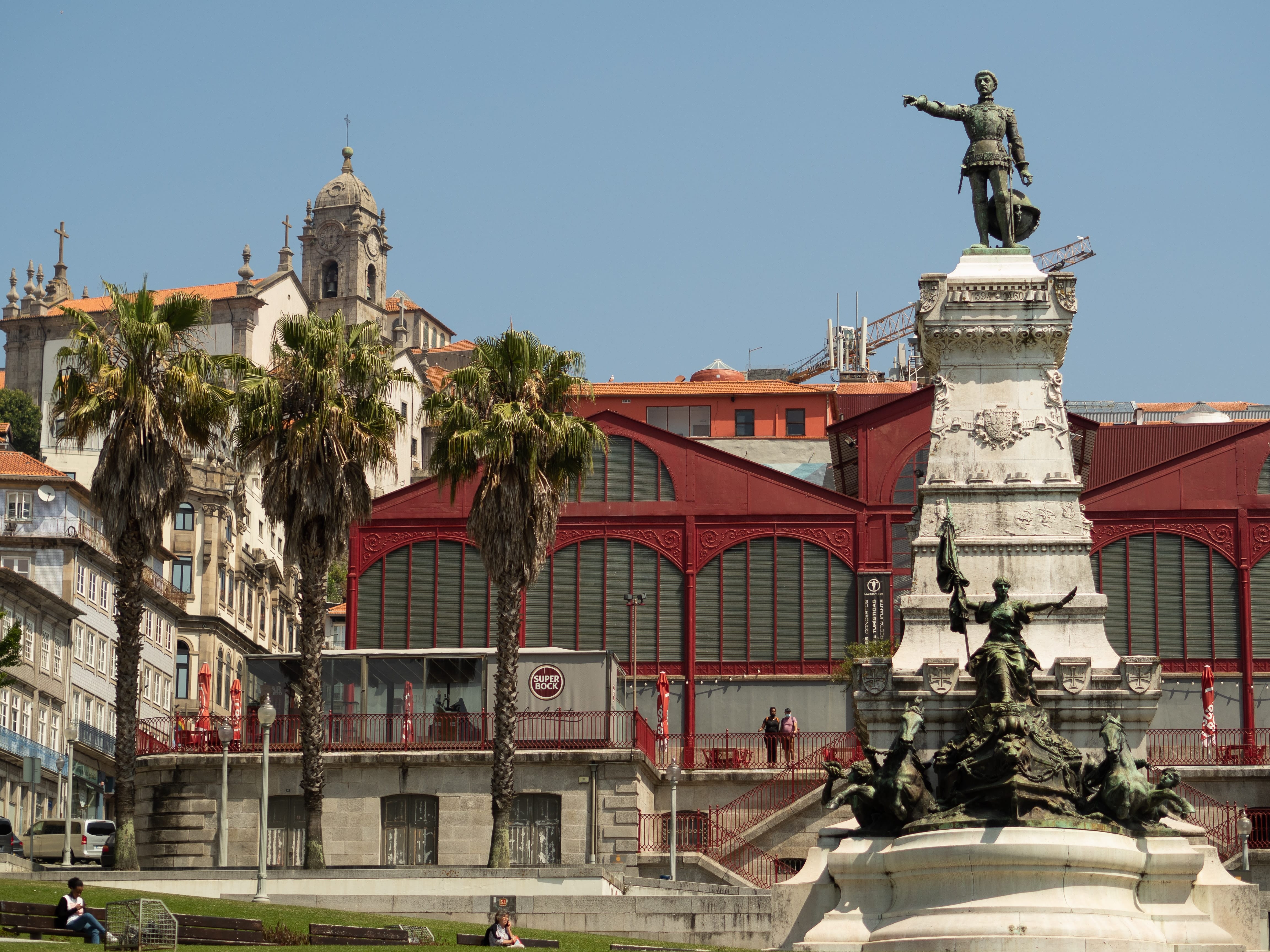 Jardins do Infante with Prince Henry monument.