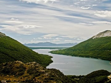 Guided Day Tour of Escondido and Fagnano Lakes in Ushuaia