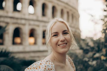 Professional Photoshoot Experience at the Colosseum in Rome