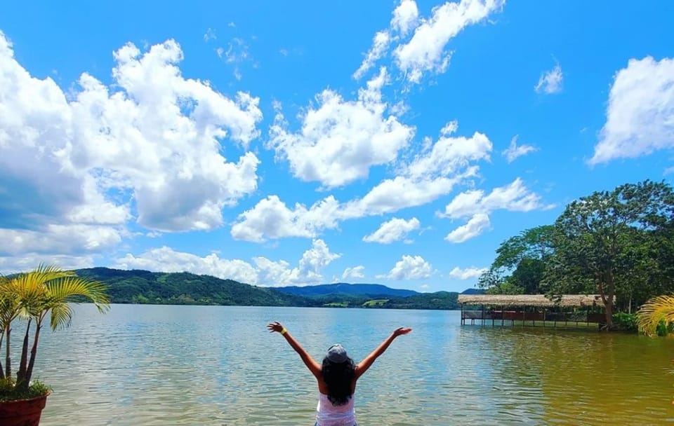 Scenic Boat Tour and Wildlife Viewing on Laguna Azul, Tarapoto