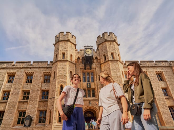 Semi Private Tower of London Combo Tour with Thames River Cruise