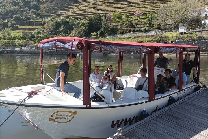 1h Boat Tour with Guide and Glass of Port wine offered
