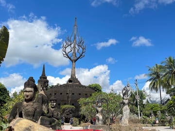 Vientiane City Tour: Buddha Park and Patuxay Monument