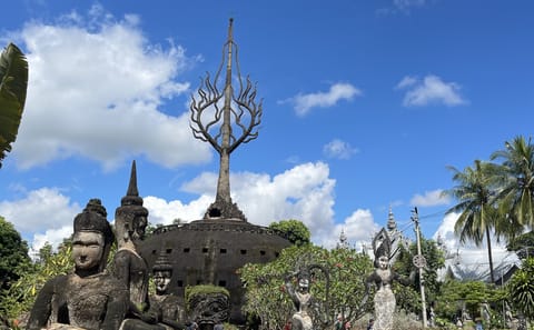 Vientiane City Tour: Buddha Park and Patuxay Monument