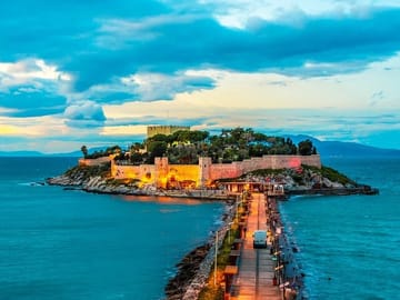 Kuşadası City Walking Tour with Turkish Carpet Experience