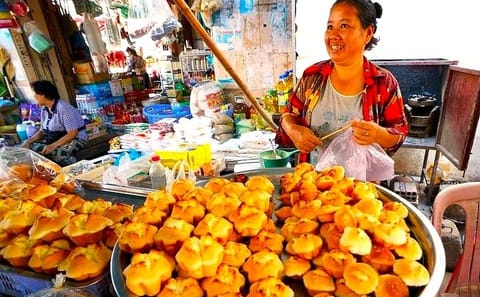 Siem Reap Street Food Tour by Tuk Tuk with Local Guide