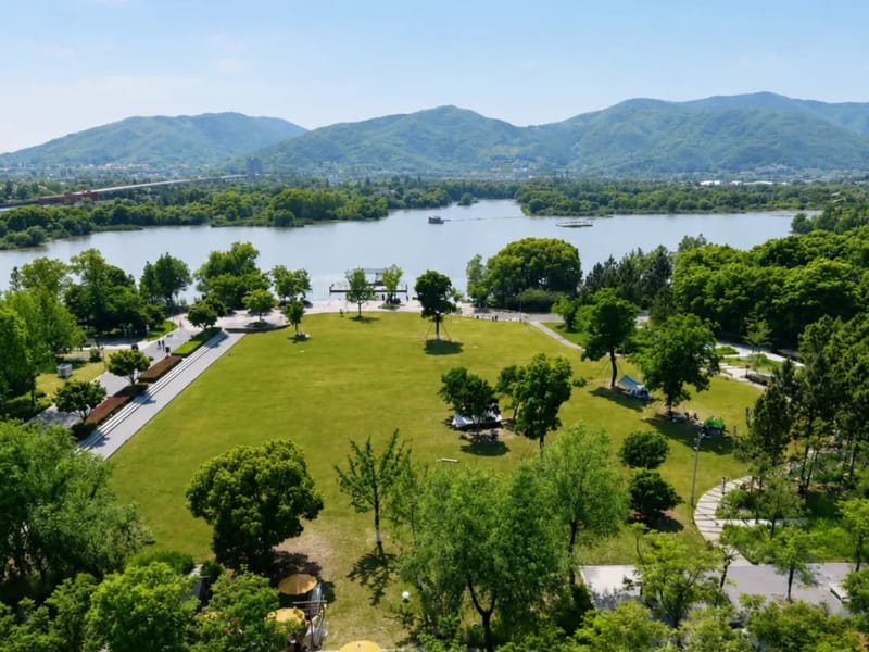 Hangzhou: Huzhou Taihu Lake Views & Paddling Day Trip