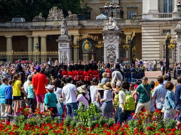Professional Photoshoot Experience at Buckingham Palace, London