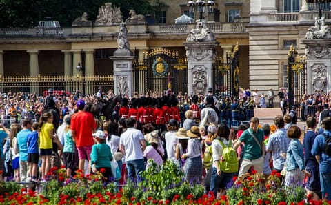 Professional Photoshoot Experience at Buckingham Palace, London