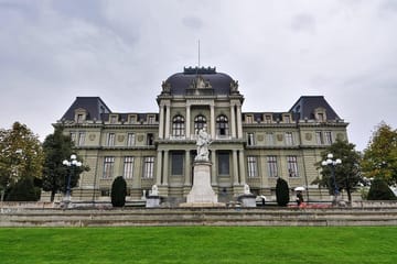 Guided Walking Tour of Lausanne's Castle and Cathedral