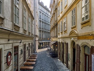 From Empire to Cathedral: Vienna Old Town Walking Tour