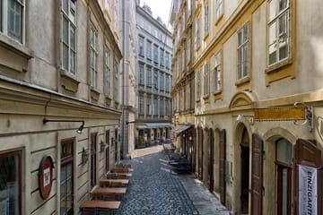 Vienna Old Town Walking Tour: Explore History and Architecture