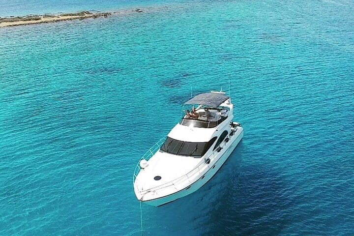 VIP Motor Yacht Charter – 17 meter – 10 Guests max – Full day