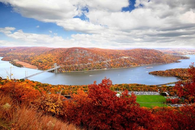 Private Hudson Valley Fall Foliage Helicopter Charter from Manhattan for up to 5 People photo 3