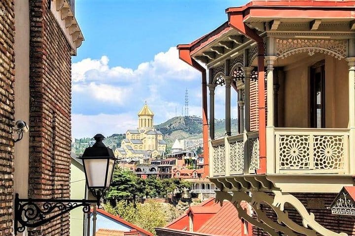 4 Full days in Georgia with private tour, free aiport