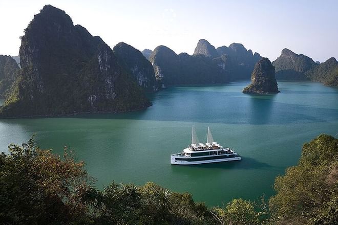 JADE SAILS Luxury Service of The 5 Star Cruise in Halong Bay