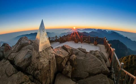 Fansipan Peak The Roof Of Indochina 2D1N Hotel Overnight in Sapa