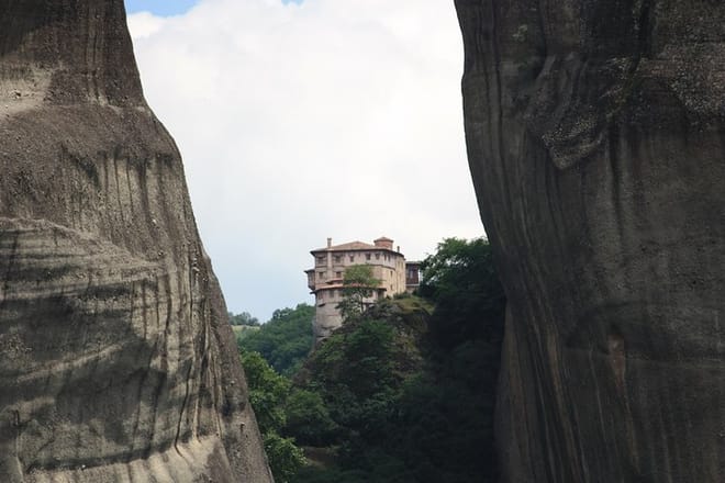Easy Hiking Adventure at Meteora 2