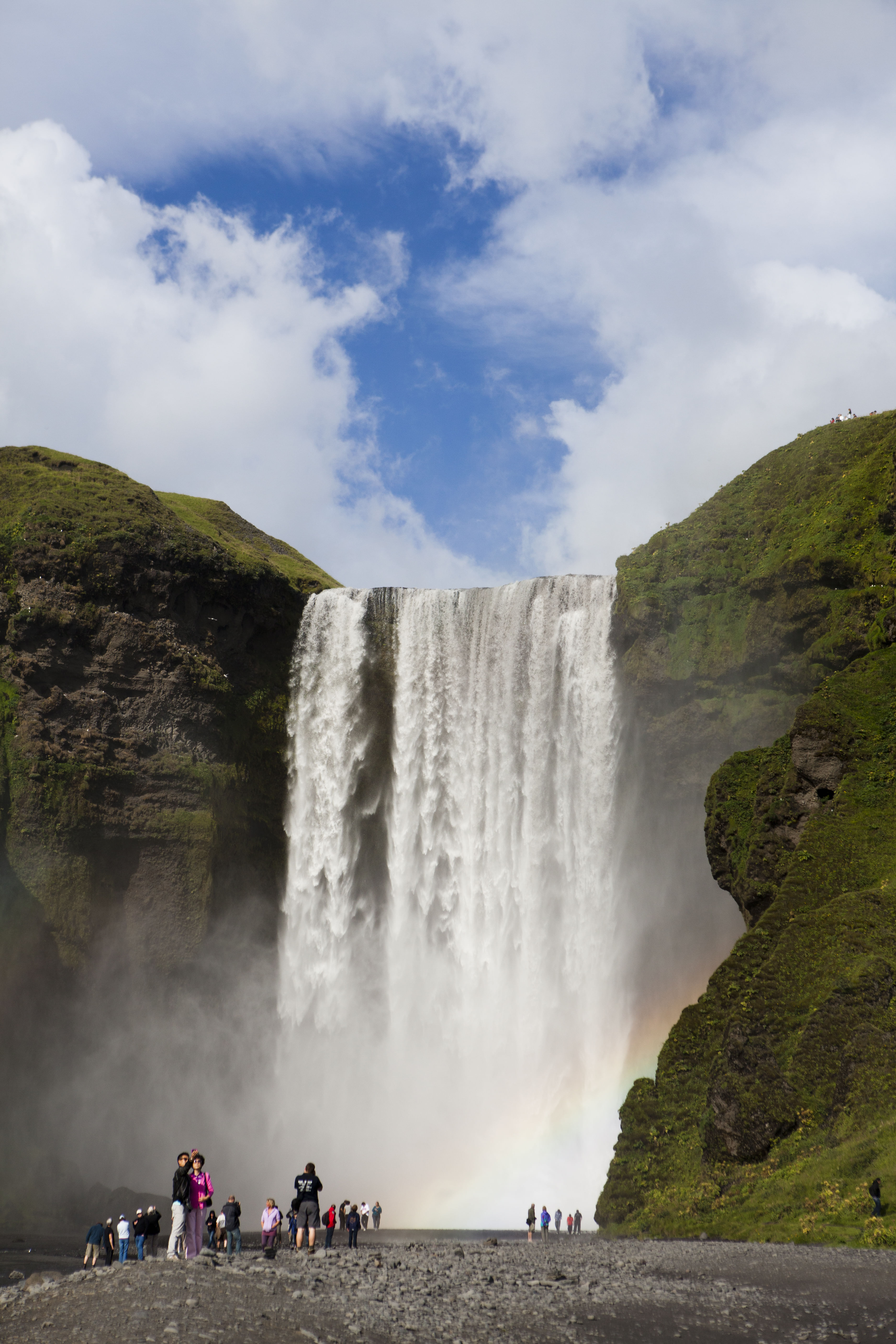 Picture of the top of Skógafoss Waterfall where water brakes and begins to fall.