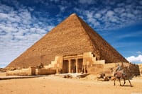 Private tour to Giza Pyramids and Dinner Nile Cruise 3