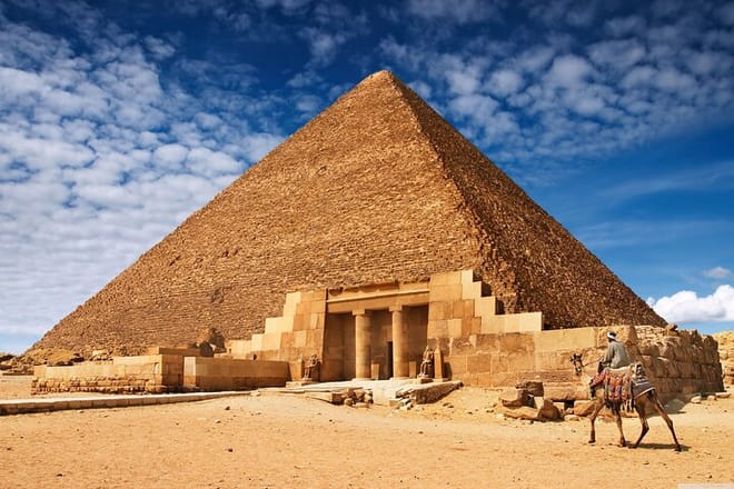 Private tour to Giza Pyramids and Dinner Nile Cruise 3