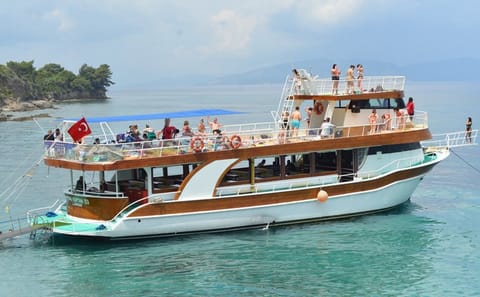 Kuşadası Scenic Boat Trip with Lunch and Transfers