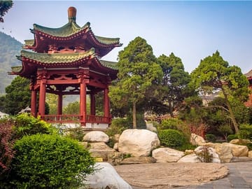Huaqing Palace Walking Tour in Xi'an, Shaanxi