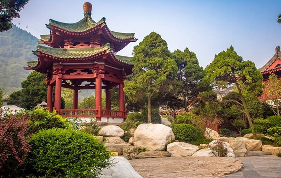 Huaqing Palace Walking Tour in Xi'an, Shaanxi