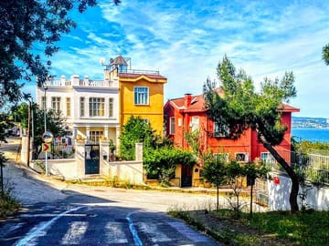 Island streets ( Heybeliada )