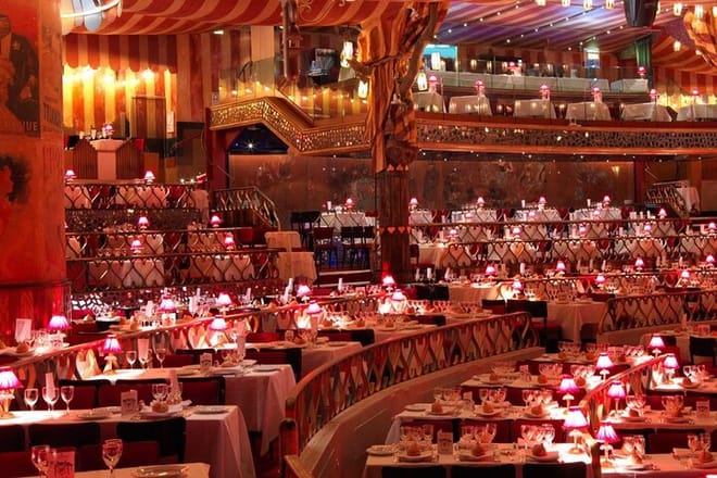 Half Day Private Night Tour in Paris with Moulin Rouge visit