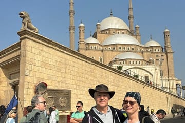 Cairo VIP Tour: Pyramids, Museum, and Khan Al-Khalili Bazaar