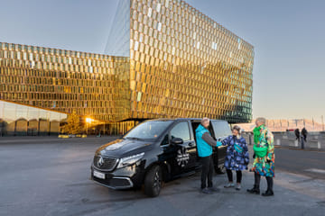 Private Keflavik Airport Transfer by YFIR
