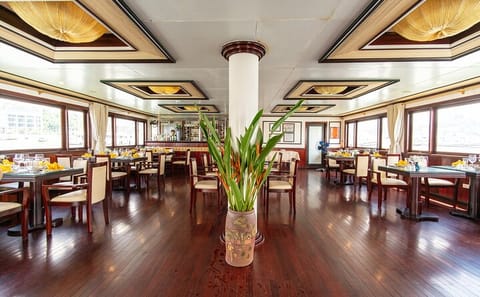 Swan Cruise – Bai Tu Long Bay Off-The-Beaten-Track 2 Days 1 Night