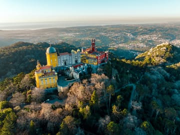 Private Sintra Tour with Pena Palace and Moorish Castle Visits