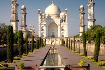 Cultural Tour of Mumbai to Hyderabad: Caves and Temples