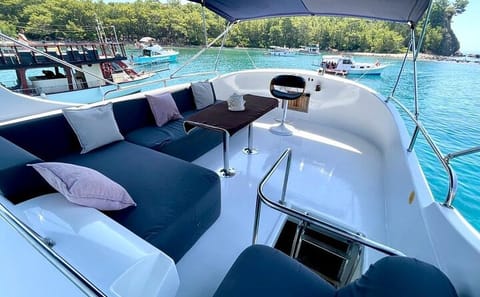 Private Luxury Yacht Tour in Kemer and Aksu, Antalya