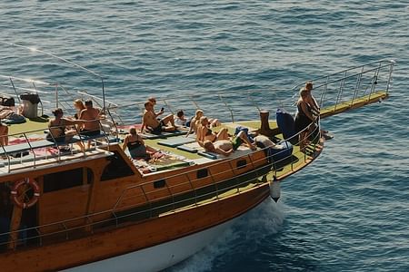 Alanya Boat Tour: Scenic Cruise with Lunch, Swimming & Transfers