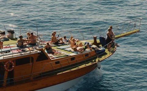 Alanya Coastal Boat Tour with Lunch and Soft Drinks